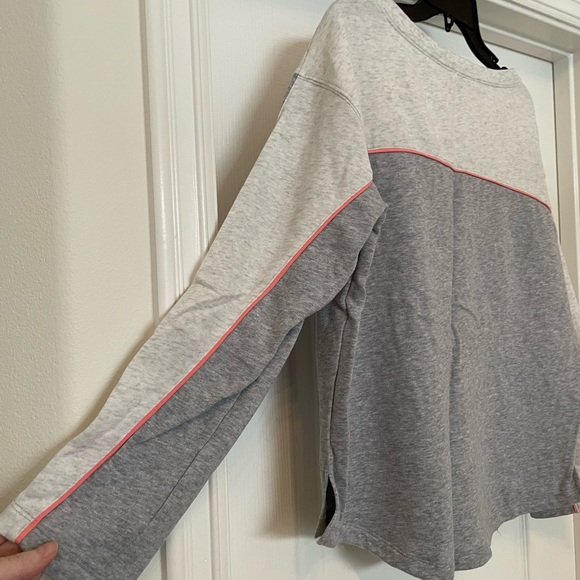 Victoria’s Secret long sleeve sweatshirt size Large in 2tone greys - Picture 2 of 7